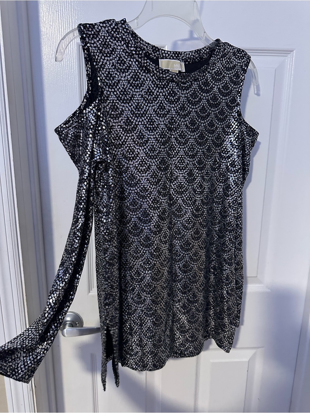 Michael by Michael Kors Shirt Size Medium Cold Shoulder Silver Design on Black